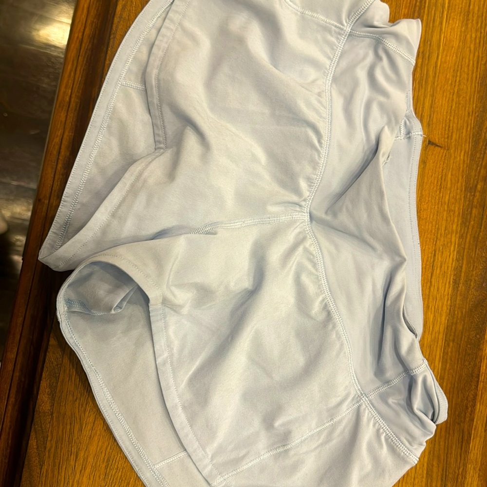Lululemon light blue speed low rise ups 2.5’ size 4 in good condition.